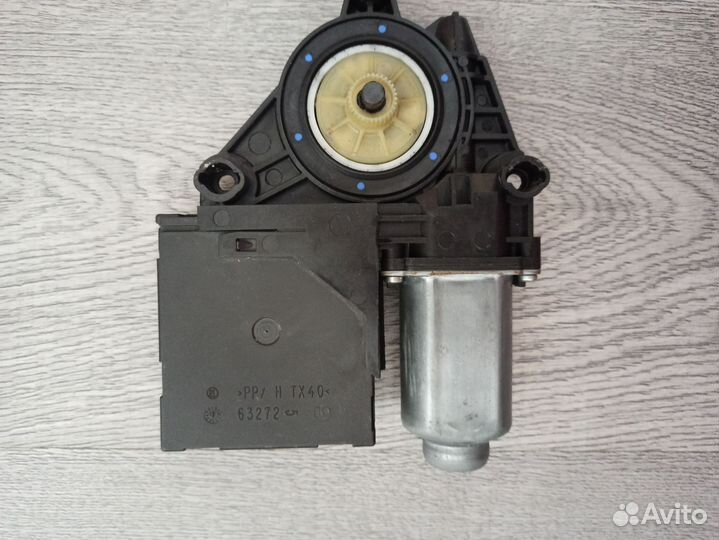 Моторчик стеклоподъёмника передний правый volkswag