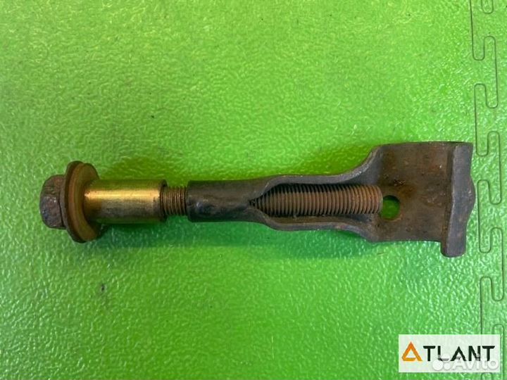 Болт крепления запаски toyota hiace