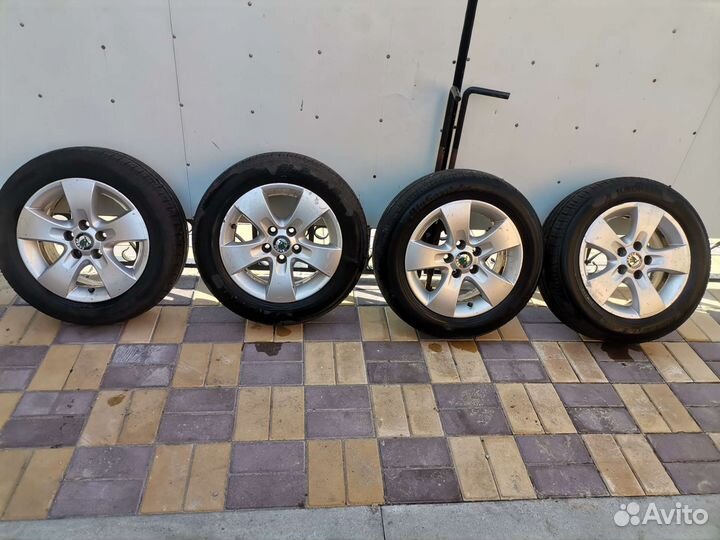 R14 Yokohama Bluearth ES32 185/60, PCD 5x135 DIA 72.7