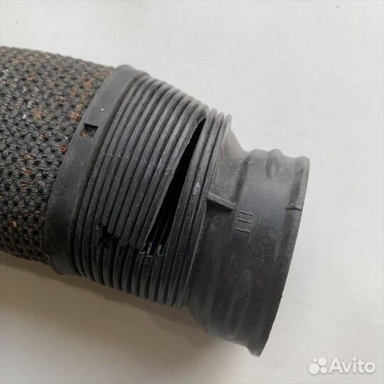 Патрубок воздушного фильтра левый Мерседес