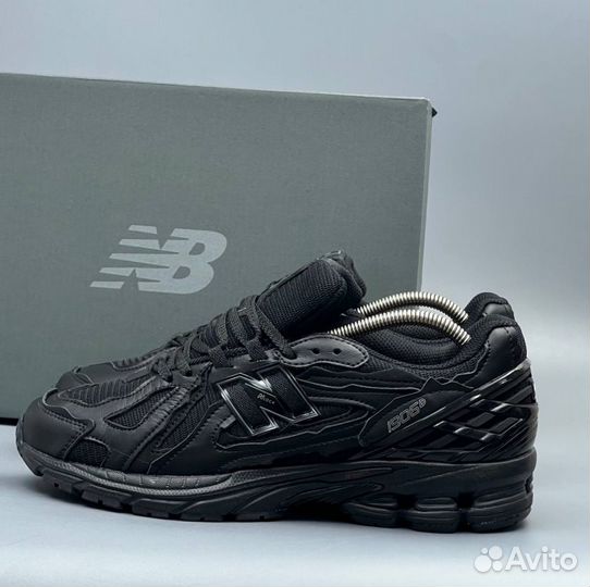 Черные New Balance 1906