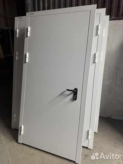 Дверь входная металлическая противопожарная серая
