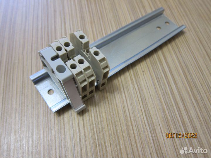 Фиксатор на DIN рейку