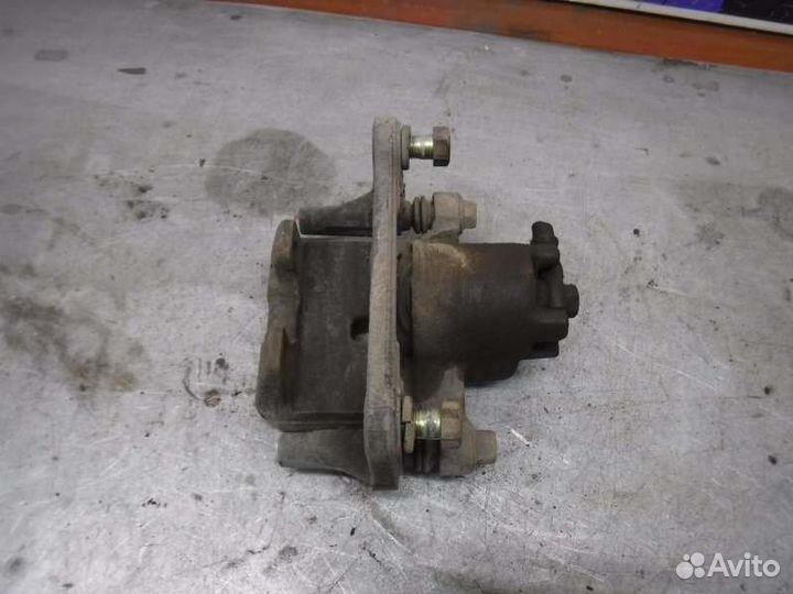 Суппорт задний правый Mitsubishi Pajero 3 6G74