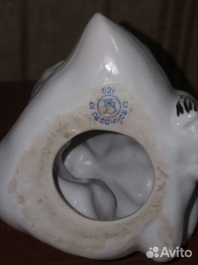 Статуэтка,Мальчик на подушке''