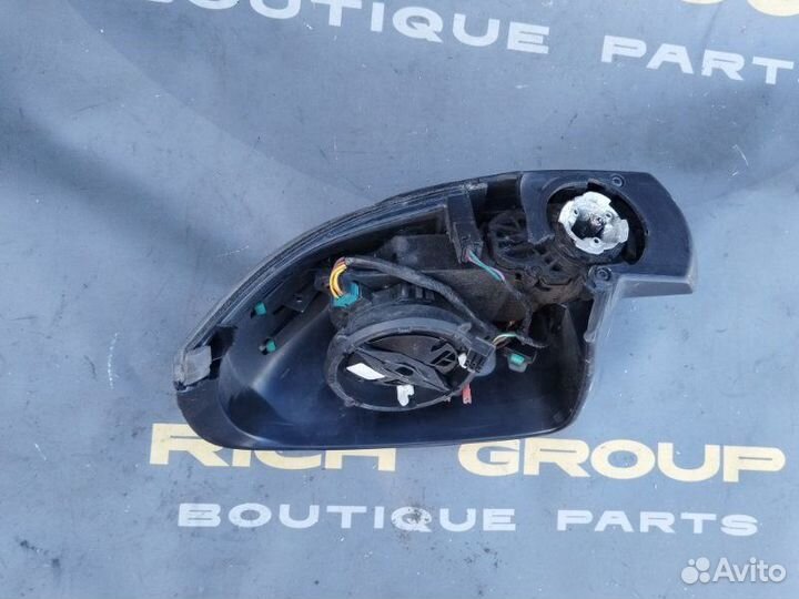 Зеркало заднего вида боковое правое Chrysler 300C