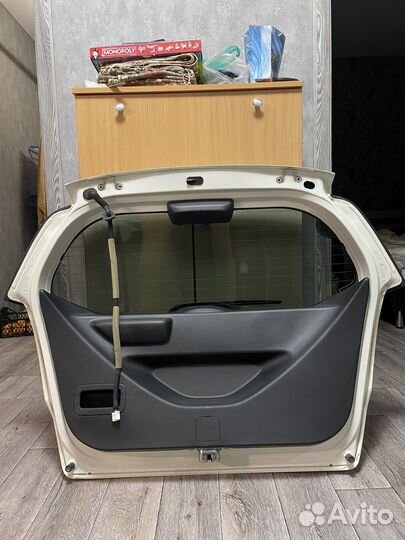 Дверь багажника