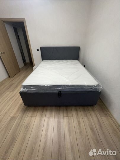 Кровать двухспальная с матрасом 160 200