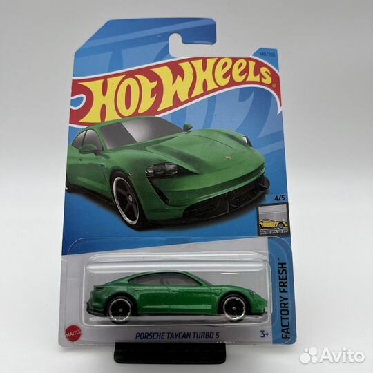 Машинка Hot Wheels Porsche Taycan Turbo S
