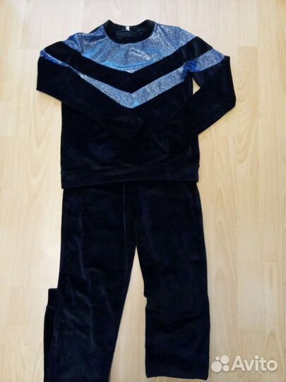 Костюм спортивный на весну,теплую осень