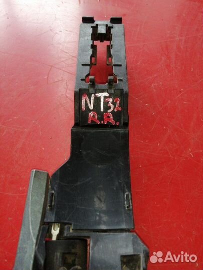 Кронштейн ручки двери задний правый Nissan Teana