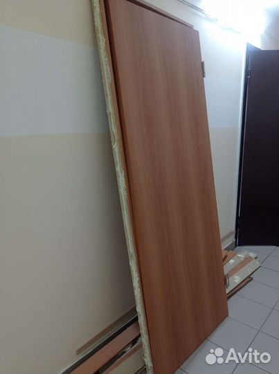 Дверь бежкомнатная одна