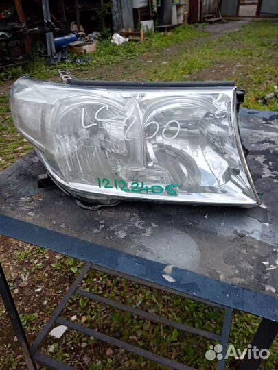 Toyota Land Cruiser 200 фара правая