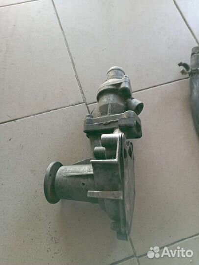 Помпу к двигателю 4D56 с термостатом