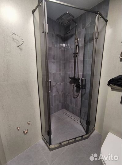Стеклянные душевые кабины / перегородки для душа