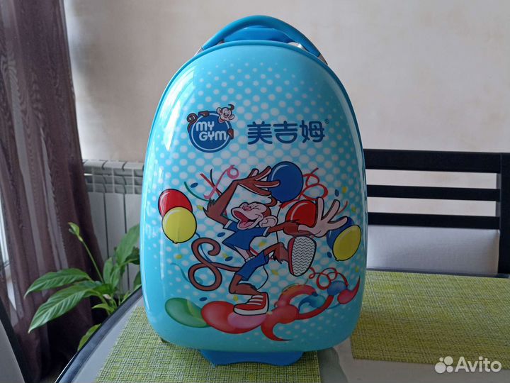 Детский чемодан на колесиках