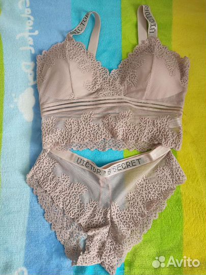 Шикарный комплект новый