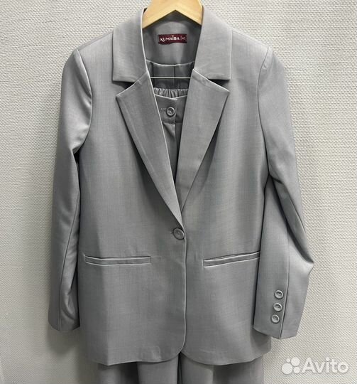 Брючный костюм женский