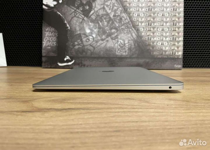 MacBook Air 13 2018 16gb 256gb (630 циклов)