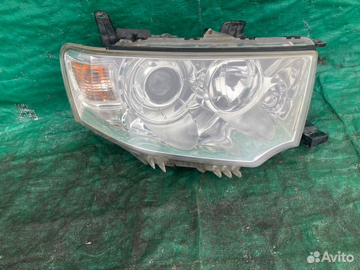 Фара правая Mitsubishi Pajero Sport KH 2 галоген