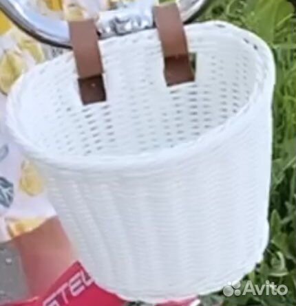 Белая корзинка для велосипеда детская