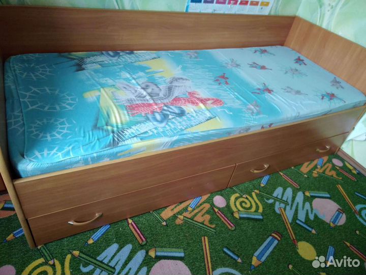 Кровать с матрасом