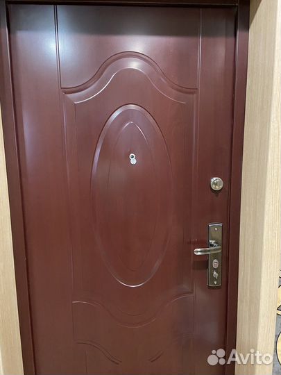 Дверь входная металлическая правая б/у