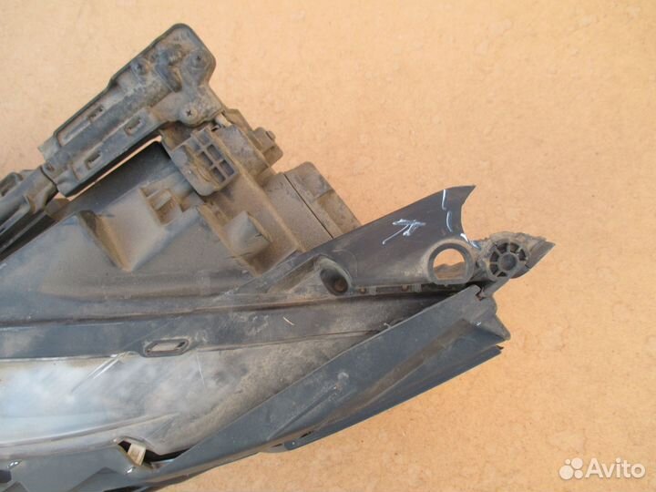 Фара левая Kia Carnival 4