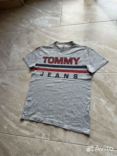 Футболка Tommy Jeans