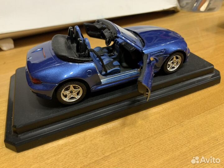 Модель авто 1:24 Burago BMW M Италия