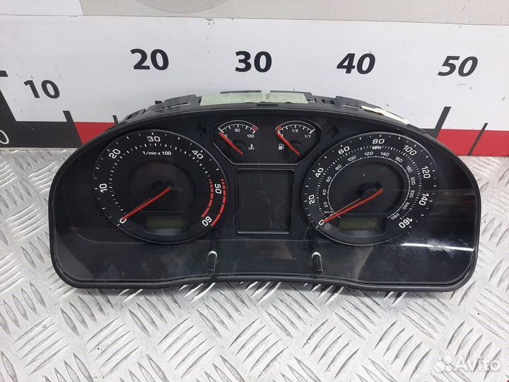 Щиток приборов (приборная панель) Skoda Superb