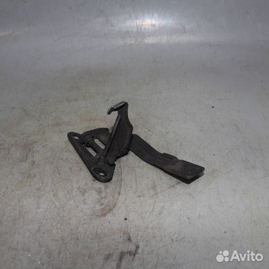 Крючок капота XF
