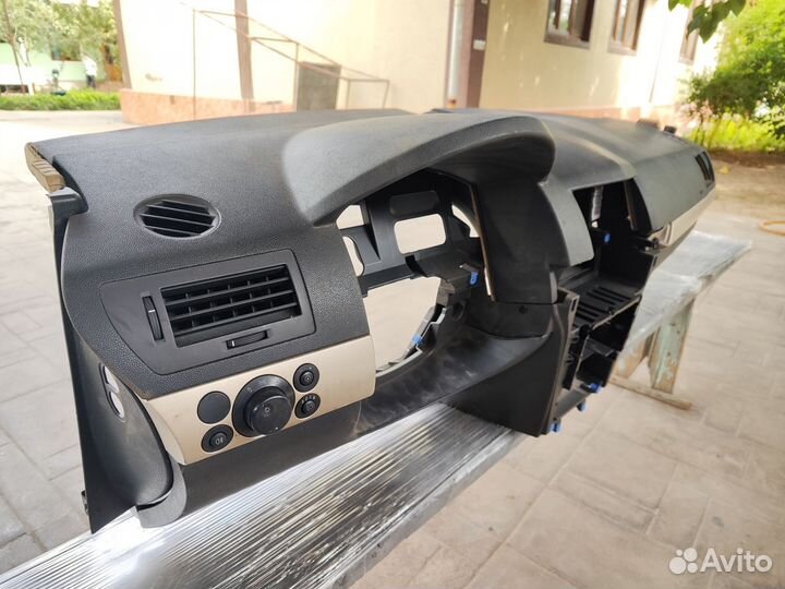 Торпедо на opel astra h