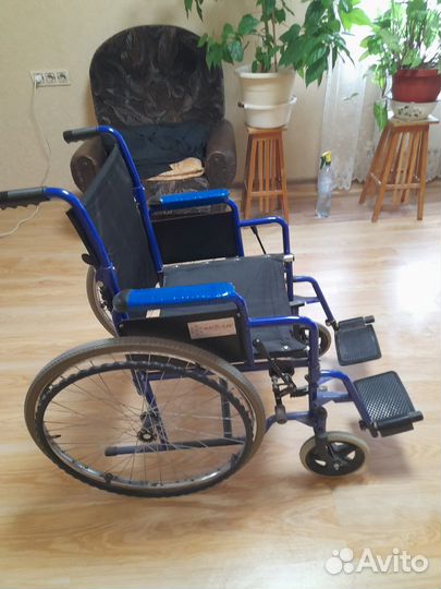 Коляска инвалидная и ходунки