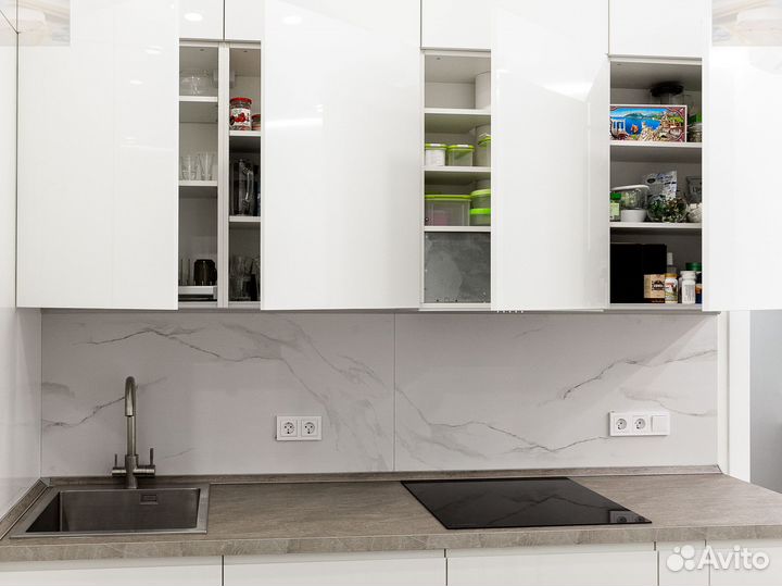 Кухня Белая угловая Сборка