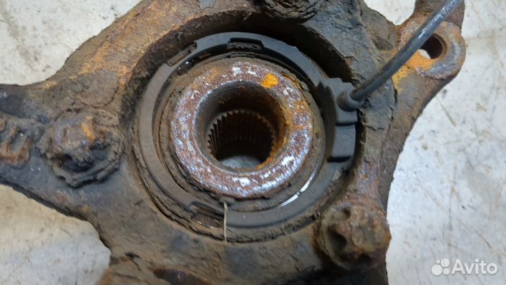 Ступица (кулак, цапфа) левая передняя Opel Astra H