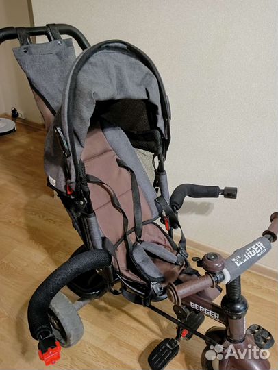 Детский велосипед трехколесный с ручкой