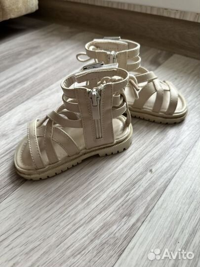 Сандалии для девочки
