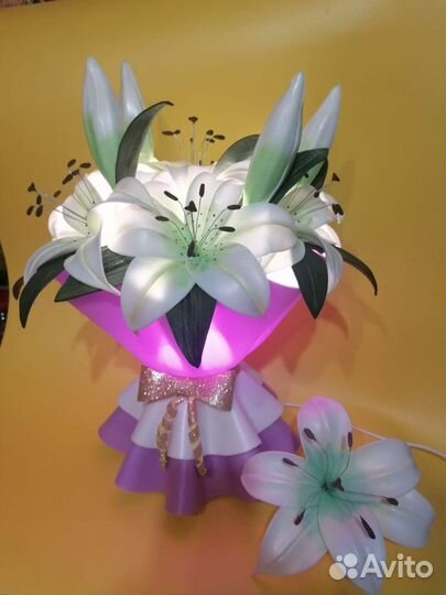 Светильник-букет из 7 белых лилий