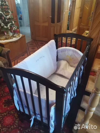 Детская кроватка, классическая,с маятником
