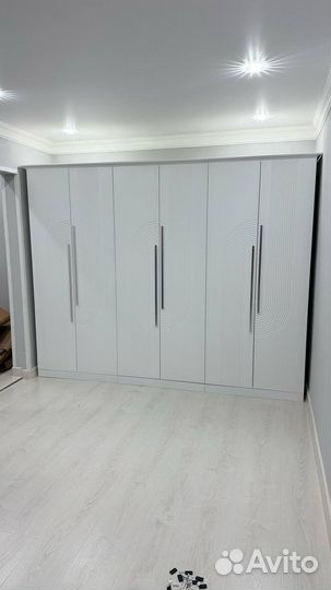 Шкаф распашной белый