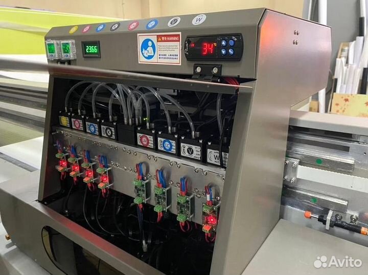 Планшетный уф-принтер