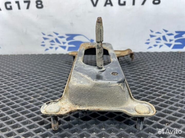 Кронштейн усилителя бампера задний правый Hyundai