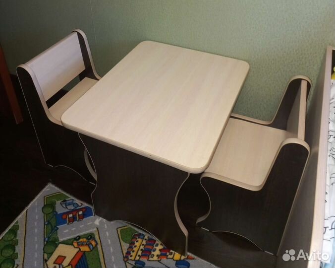 Детский стол и стульчики