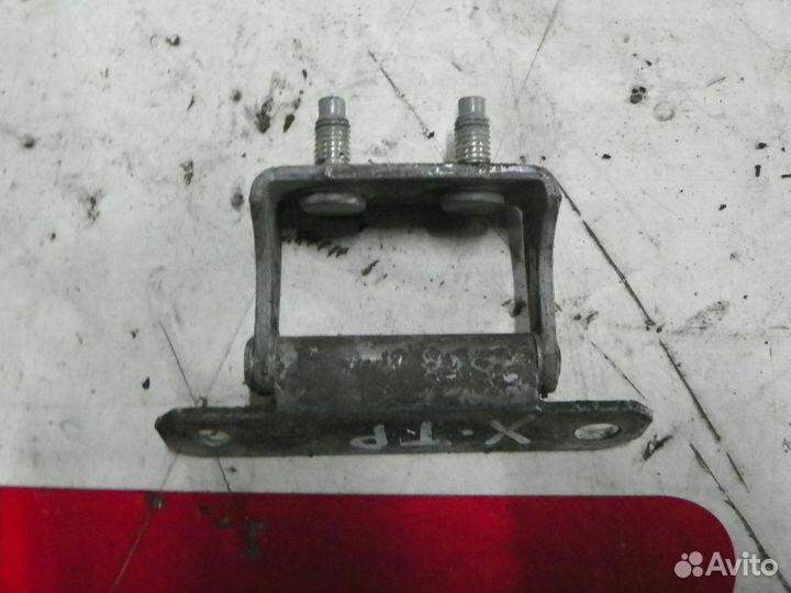 Петля двери багажника Nissan X-Trail