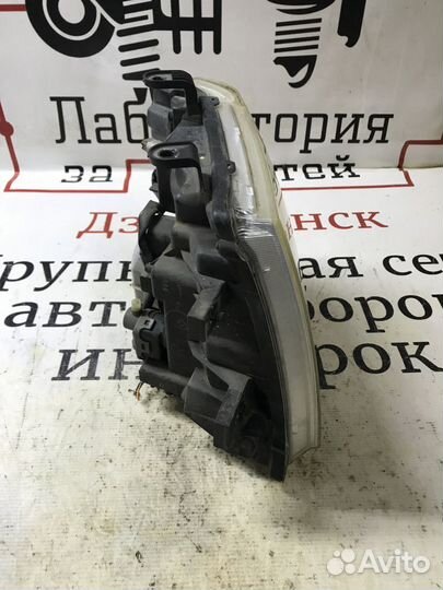 Фара левая Nissan Pathfinder