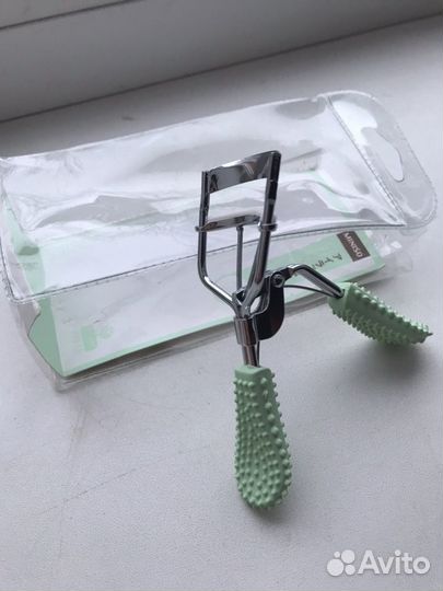 Для подкручивания ресниц