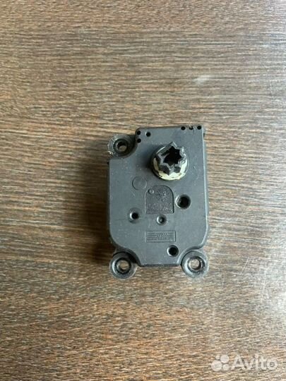 Сервопривод заслонок печки передний левый Ford