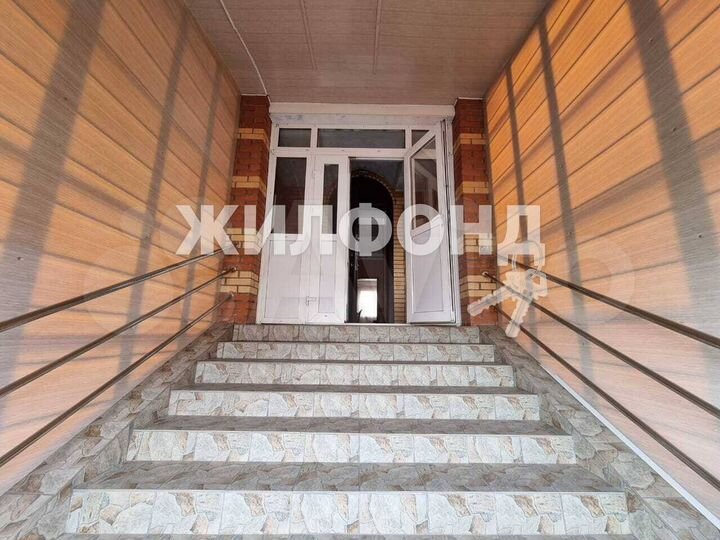 Дом 411,7 м² на участке 7,6 сот.