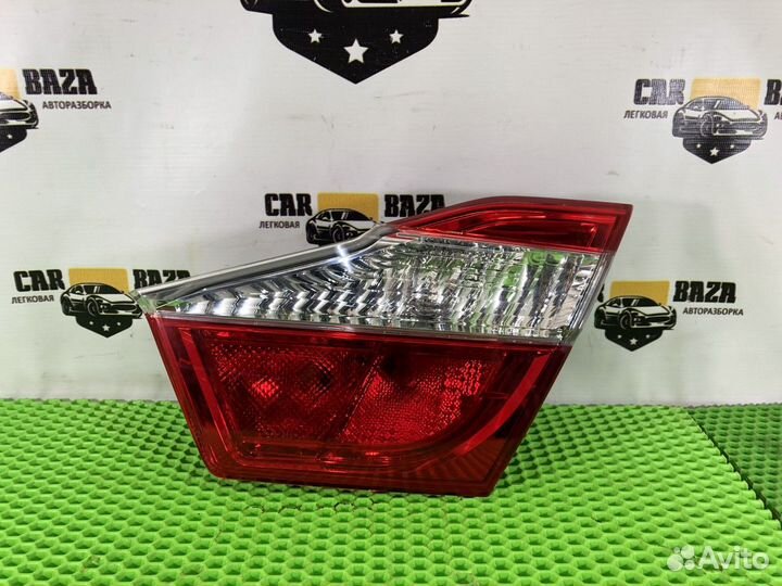 Фонарь задний внутренний правый R Toyota Camry
